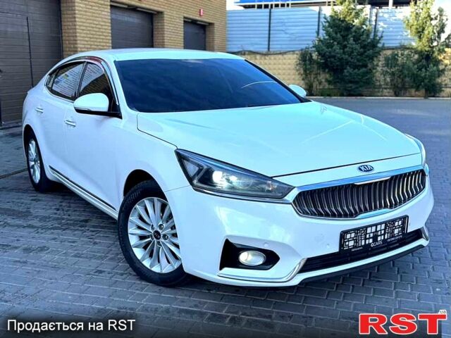 Белый Киа K7, объемом двигателя 3 л и пробегом 189 тыс. км за 18200 $, фото 4 на Automoto.ua