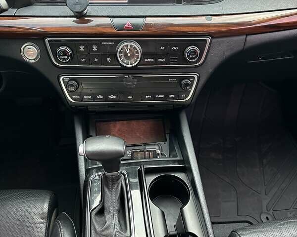 Белый Киа K7, объемом двигателя 3 л и пробегом 310 тыс. км за 13699 $, фото 10 на Automoto.ua