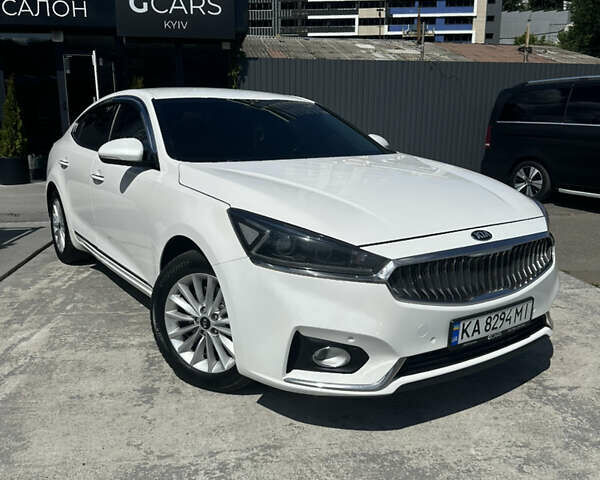 Белый Киа K7, объемом двигателя 3 л и пробегом 310 тыс. км за 13699 $, фото 1 на Automoto.ua