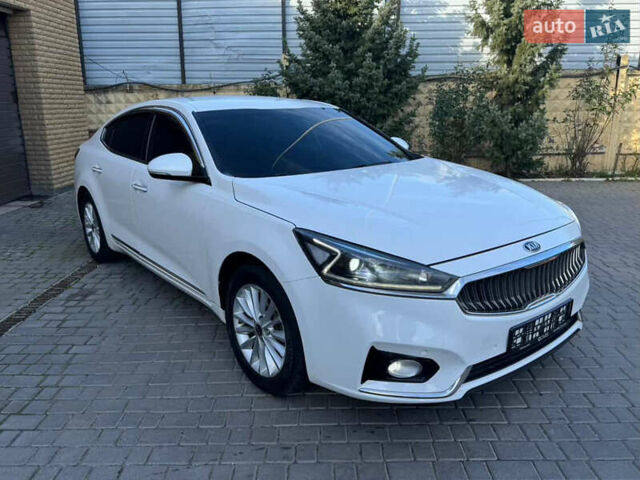 Белый Киа K7, объемом двигателя 3 л и пробегом 249 тыс. км за 18200 $, фото 2 на Automoto.ua