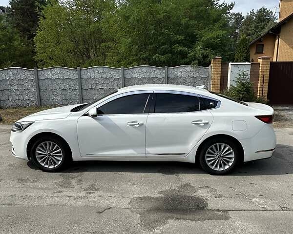 Белый Киа K7, объемом двигателя 3 л и пробегом 310 тыс. км за 13699 $, фото 2 на Automoto.ua
