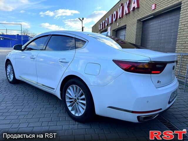 Білий Кіа K7, об'ємом двигуна 3 л та пробігом 220 тис. км за 17800 $, фото 5 на Automoto.ua