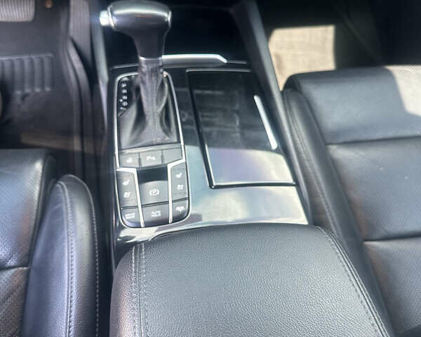 Білий Кіа K7, об'ємом двигуна 3 л та пробігом 270 тис. км за 17000 $, фото 2 на Automoto.ua