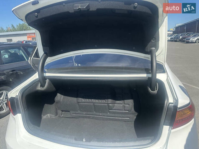 Білий Кіа K7, об'ємом двигуна 3 л та пробігом 270 тис. км за 17000 $, фото 11 на Automoto.ua