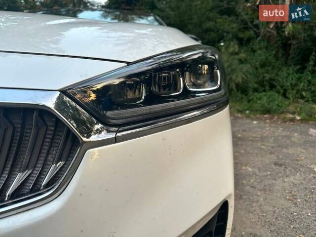 Білий Кіа K7, об'ємом двигуна 2.2 л та пробігом 188 тис. км за 21000 $, фото 3 на Automoto.ua