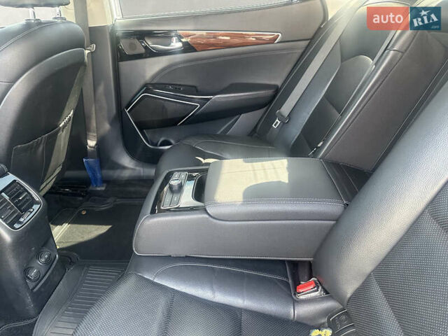 Білий Кіа K7, об'ємом двигуна 3 л та пробігом 270 тис. км за 17000 $, фото 7 на Automoto.ua