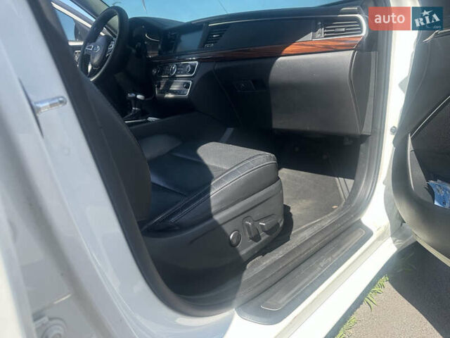 Білий Кіа K7, об'ємом двигуна 3 л та пробігом 270 тис. км за 17000 $, фото 12 на Automoto.ua
