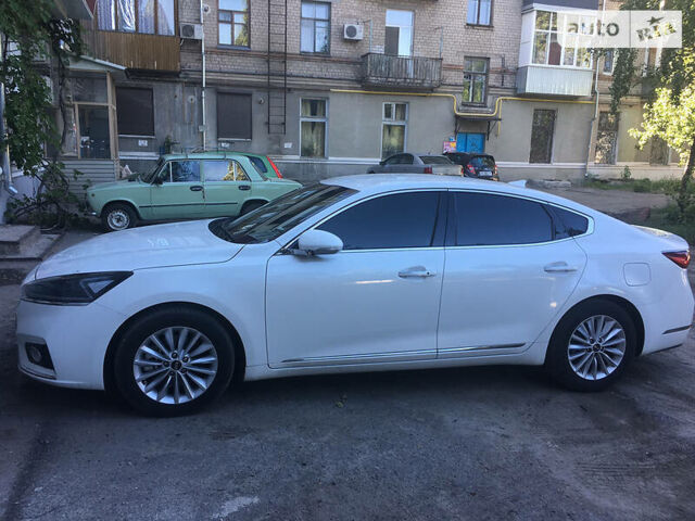 Белый Киа K7, объемом двигателя 3 л и пробегом 65 тыс. км за 22900 $, фото 5 на Automoto.ua