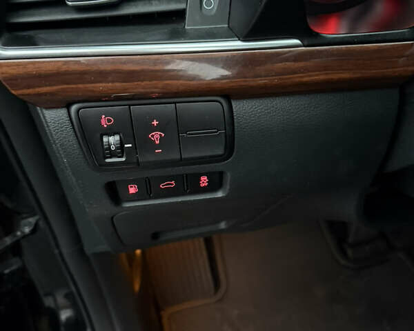 Чорний Кіа K7, об'ємом двигуна 3 л та пробігом 380 тис. км за 8200 $, фото 19 на Automoto.ua