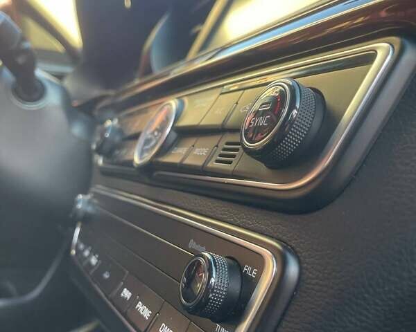 Черный Киа K7, объемом двигателя 2.2 л и пробегом 240 тыс. км за 18800 $, фото 2 на Automoto.ua