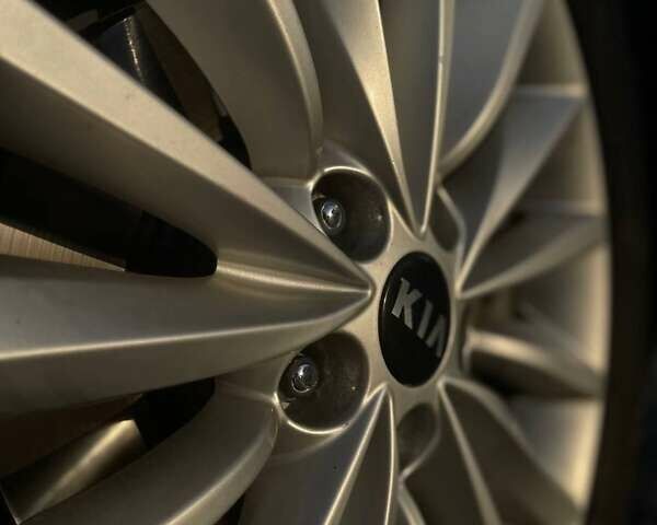 Черный Киа K7, объемом двигателя 2.2 л и пробегом 240 тыс. км за 18800 $, фото 10 на Automoto.ua