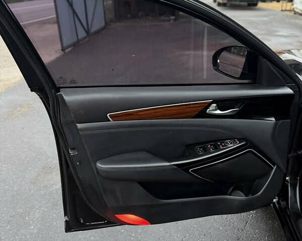 Чорний Кіа K7, об'ємом двигуна 3 л та пробігом 380 тис. км за 8200 $, фото 12 на Automoto.ua