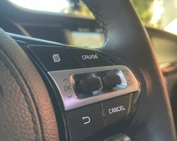 Черный Киа K7, объемом двигателя 2.2 л и пробегом 240 тыс. км за 18800 $, фото 31 на Automoto.ua