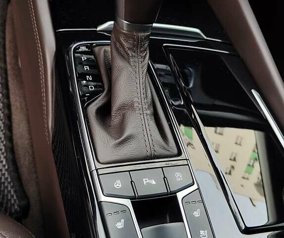 Черный Киа K7, объемом двигателя 2.2 л и пробегом 178 тыс. км за 19950 $, фото 19 на Automoto.ua