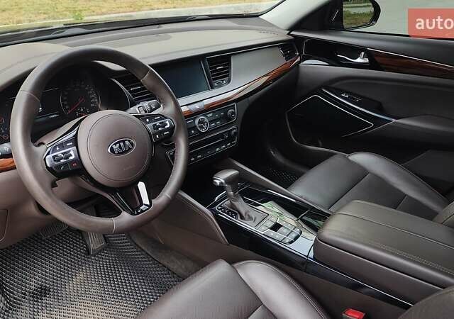 Киа K7 2017 в Виннице на Automoto.ua Черный Киа K7, объемом двигателя 2.2 л и пробегом 178 тыс. км за 19999 $, фото 17 на Automoto.ua