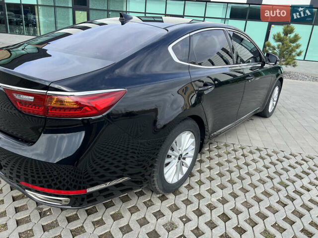 Черный Киа K7, объемом двигателя 3 л и пробегом 250 тыс. км за 17000 $, фото 1 на Automoto.ua