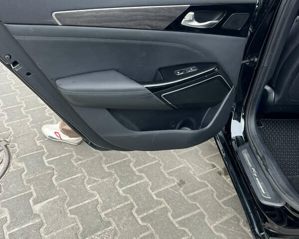 Черный Киа K7, объемом двигателя 3 л и пробегом 142 тыс. км за 25000 $, фото 14 на Automoto.ua