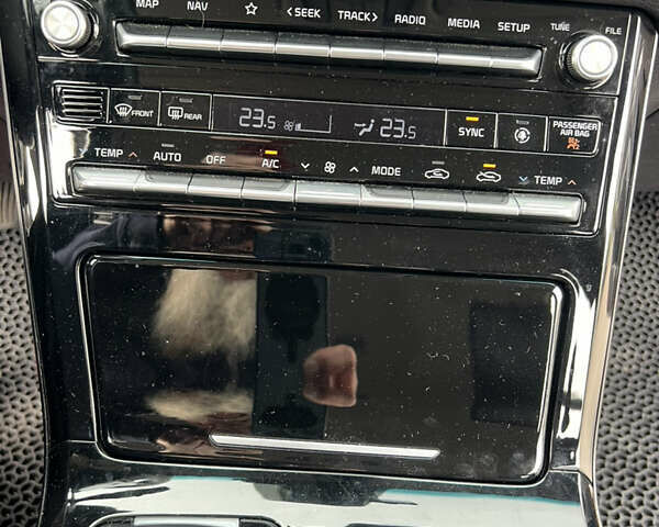 Черный Киа K7, объемом двигателя 3 л и пробегом 142 тыс. км за 25000 $, фото 5 на Automoto.ua