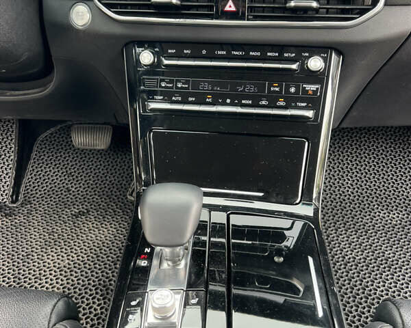 Черный Киа K7, объемом двигателя 3 л и пробегом 142 тыс. км за 25000 $, фото 12 на Automoto.ua