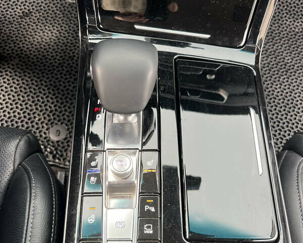 Черный Киа K7, объемом двигателя 3 л и пробегом 142 тыс. км за 25000 $, фото 4 на Automoto.ua