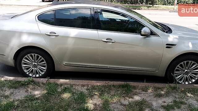 Серый Киа K7, объемом двигателя 3 л и пробегом 215 тыс. км за 7980 $, фото 13 на Automoto.ua