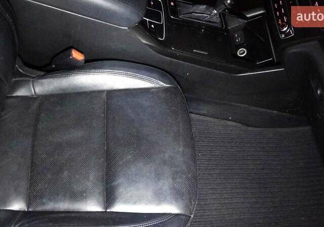 Серый Киа K7, объемом двигателя 3 л и пробегом 215 тыс. км за 8400 $, фото 4 на Automoto.ua