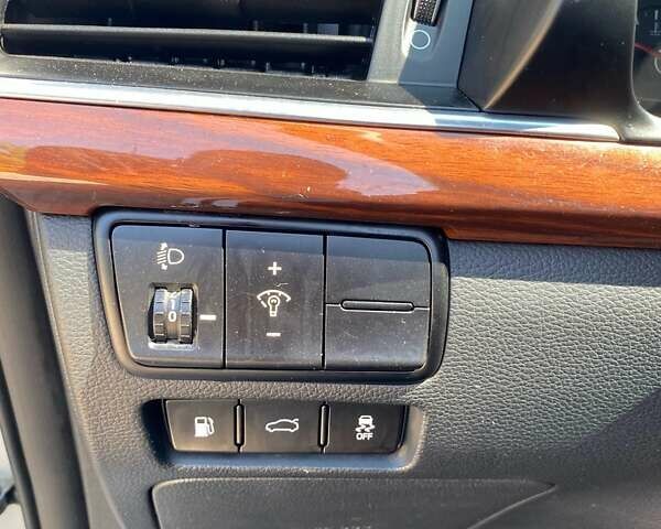 Серый Киа K7, объемом двигателя 3 л и пробегом 299 тыс. км за 13500 $, фото 12 на Automoto.ua
