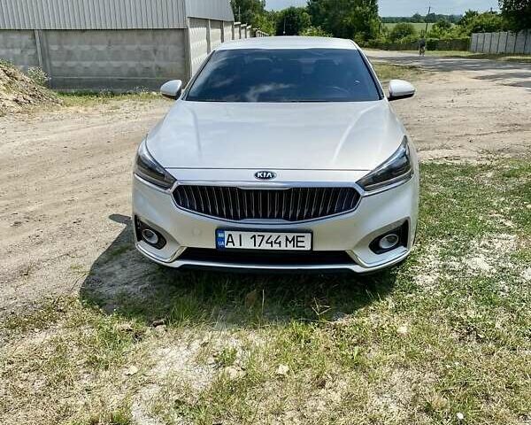 Серый Киа K7, объемом двигателя 3 л и пробегом 299 тыс. км за 13500 $, фото 1 на Automoto.ua