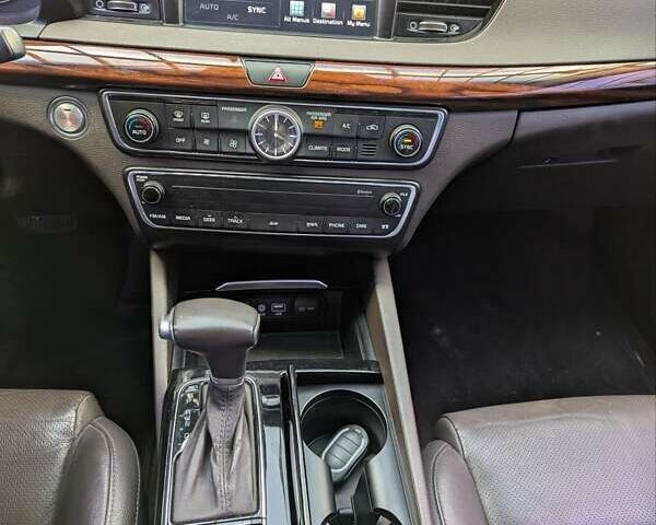 Серый Киа K7, объемом двигателя 2.2 л и пробегом 187 тыс. км за 15500 $, фото 7 на Automoto.ua