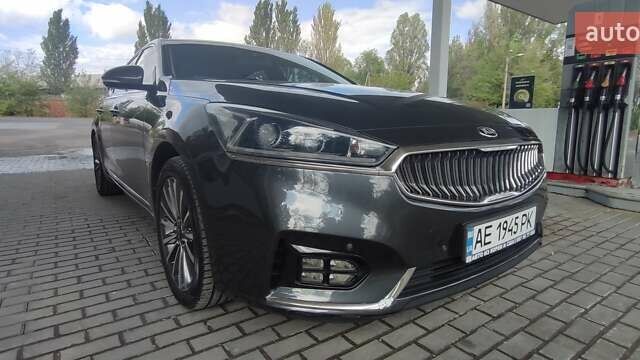Серый Киа K7, объемом двигателя 3 л и пробегом 191 тыс. км за 13900 $, фото 2 на Automoto.ua