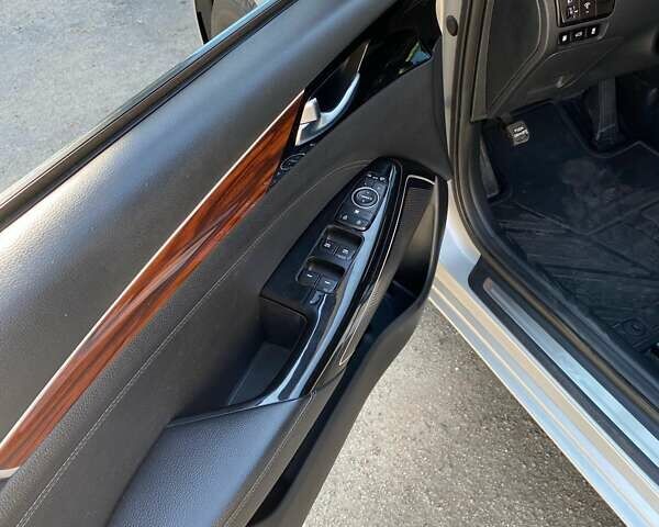 Серый Киа K7, объемом двигателя 3 л и пробегом 299 тыс. км за 13500 $, фото 20 на Automoto.ua
