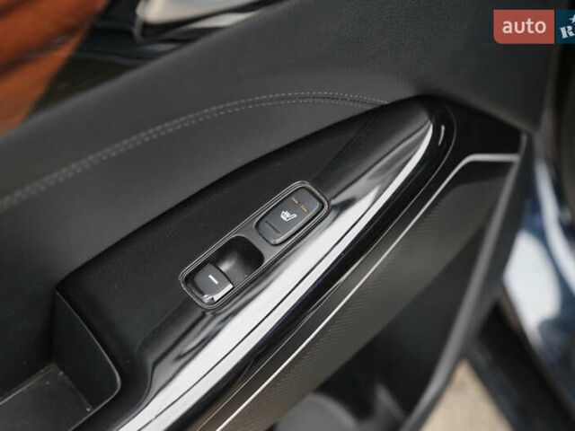 Кіа K7 2017 у Києві на Automoto.ua Синій Кіа K7, об'ємом двигуна 3 л та пробігом 237 тис. км за 17500 $, фото 11 на Automoto.ua