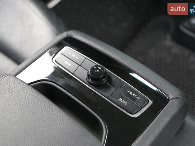 Кіа K7 2017 у Києві на Automoto.ua Синій Кіа K7, об'ємом двигуна 3 л та пробігом 237 тис. км за 17500 $, фото 13 на Automoto.ua