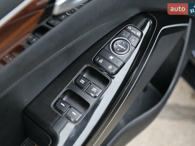 Кіа K7 2017 у Києві на Automoto.ua Синій Кіа K7, об'ємом двигуна 3 л та пробігом 237 тис. км за 17500 $, фото 27 на Automoto.ua