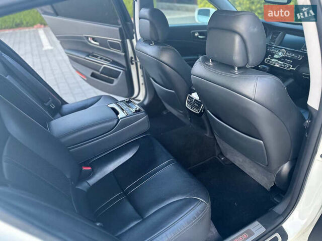 Білий Кіа K900, об'ємом двигуна 5.04 л та пробігом 130 тис. км за 19500 $, фото 13 на Automoto.ua