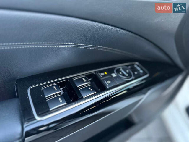 Білий Кіа K900, об'ємом двигуна 5.04 л та пробігом 130 тис. км за 19500 $, фото 18 на Automoto.ua