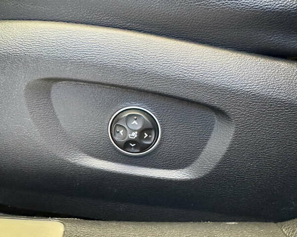 Білий Кіа K900, об'ємом двигуна 5 л та пробігом 125 тис. км за 23000 $, фото 45 на Automoto.ua