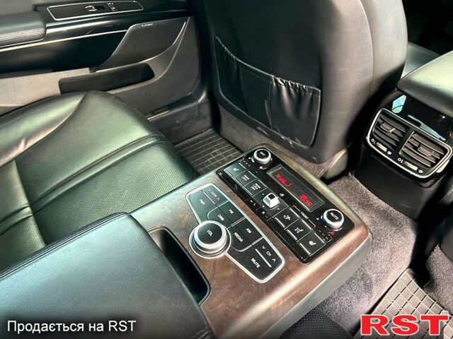 Черный Киа K900, объемом двигателя 3.3 л и пробегом 155 тыс. км за 18800 $, фото 7 на Automoto.ua
