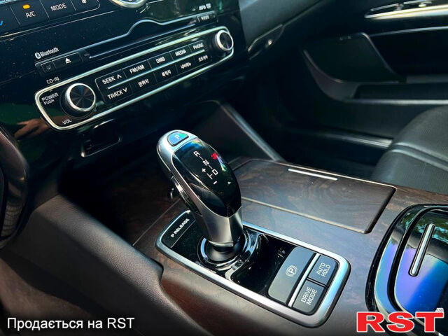 Черный Киа K900, объемом двигателя 3.3 л и пробегом 155 тыс. км за 18800 $, фото 12 на Automoto.ua