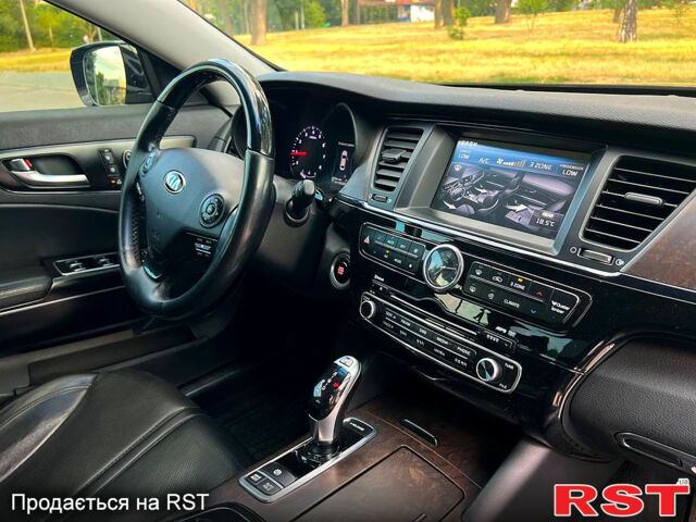 Черный Киа K900, объемом двигателя 3.3 л и пробегом 155 тыс. км за 18800 $, фото 10 на Automoto.ua