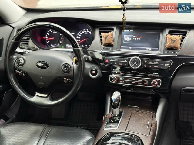 Киа K900 2012 в Харькове на Automoto.ua Черный Киа K900, объемом двигателя 3.3 л и пробегом 167 тыс. км за 19999 $, фото 18 на Automoto.ua