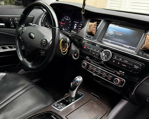 Киа K900 2012 в Харькове на Automoto.ua Черный Киа K900, объемом двигателя 3.3 л и пробегом 167 тыс. км за 19999 $, фото 19 на Automoto.ua
