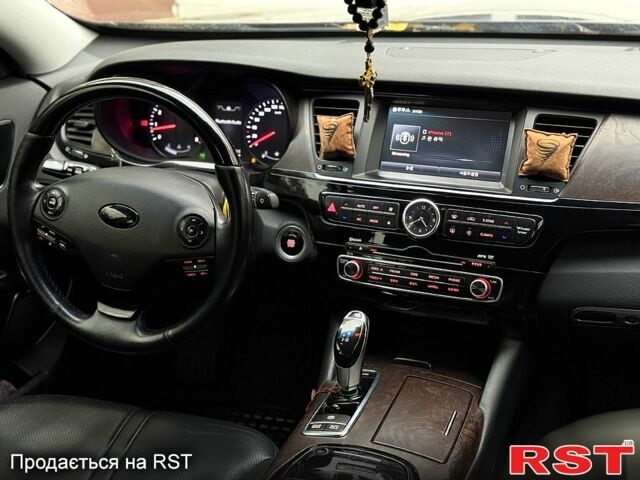 Черный Киа K900, объемом двигателя 3.3 л и пробегом 167 тыс. км за 19999 $, фото 10 на Automoto.ua