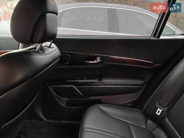 Сірий Кіа K900, об'ємом двигуна 5 л та пробігом 80 тис. км за 10000 $, фото 9 на Automoto.ua