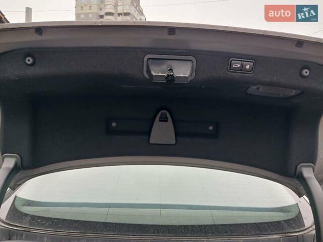 Сірий Кіа K900, об'ємом двигуна 5 л та пробігом 80 тис. км за 10000 $, фото 16 на Automoto.ua