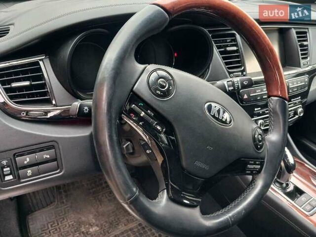 Сірий Кіа K900, об'ємом двигуна 5 л та пробігом 80 тис. км за 10000 $, фото 10 на Automoto.ua