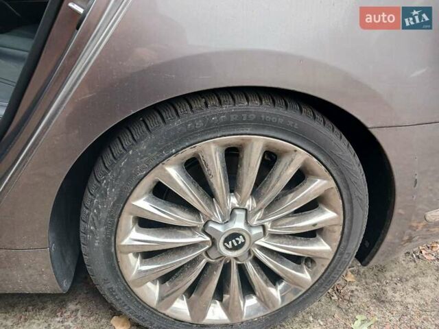 Сірий Кіа K900, об'ємом двигуна 5 л та пробігом 80 тис. км за 10000 $, фото 14 на Automoto.ua