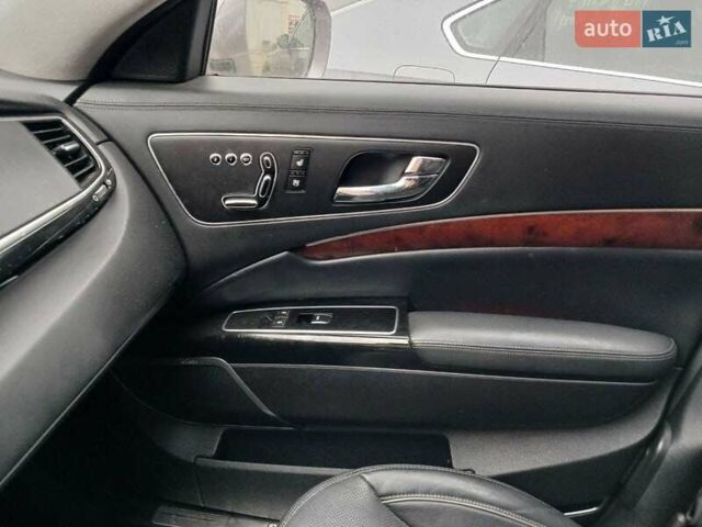 Сірий Кіа K900, об'ємом двигуна 5 л та пробігом 80 тис. км за 10000 $, фото 5 на Automoto.ua
