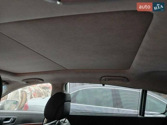 Сірий Кіа K900, об'ємом двигуна 5 л та пробігом 80 тис. км за 10000 $, фото 8 на Automoto.ua