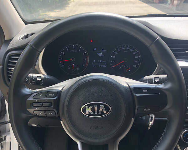 Білий Кіа Rio X, об'ємом двигуна 1.59 л та пробігом 105 тис. км за 16500 $, фото 9 на Automoto.ua